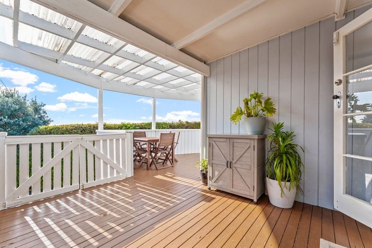 Photo of property in 11b Waiora Road, Stanmore Bay, Whangaparaoa, 0932