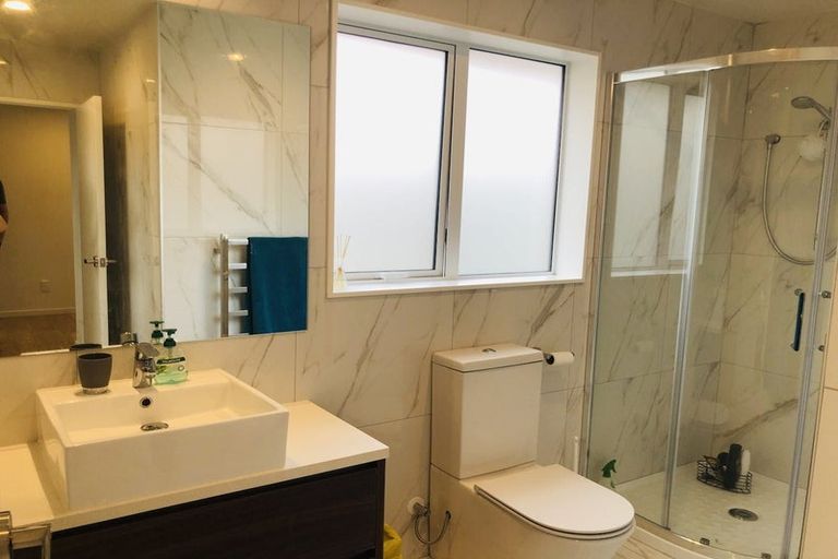 Photo of property in 31 Devonshire Road, Unsworth Heights, Auckland, 0632