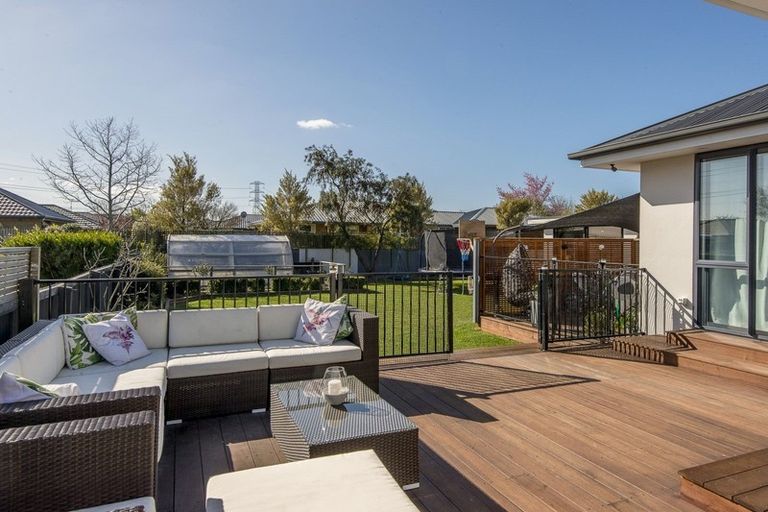 Photo of property in 8 Laing Crescent, Heathcote Valley, Christchurch, 8022