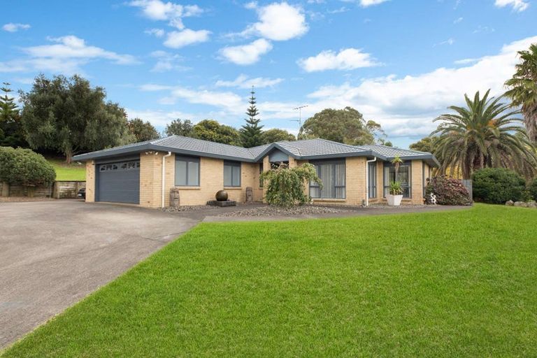 Photo of property in 8 Awaroa Stream Drive, Waiuku, 2123