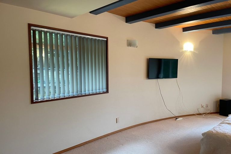 Photo of property in 1/3 Portal Place, Murrays Bay, Auckland, 0630