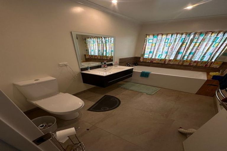 Photo of property in 165a Carlisle Road, Northcross, Auckland, 0632