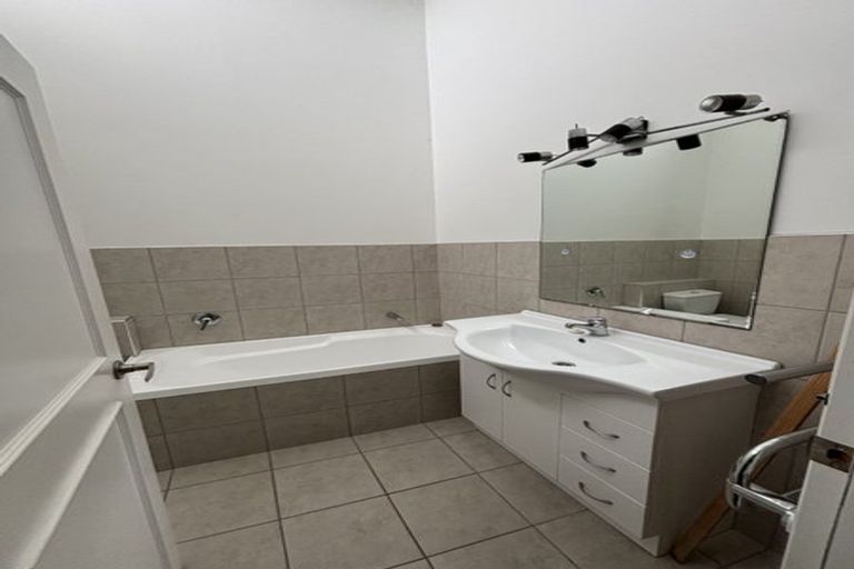 Photo of property in 2/772 Beach Road, Browns Bay, Auckland, 0630