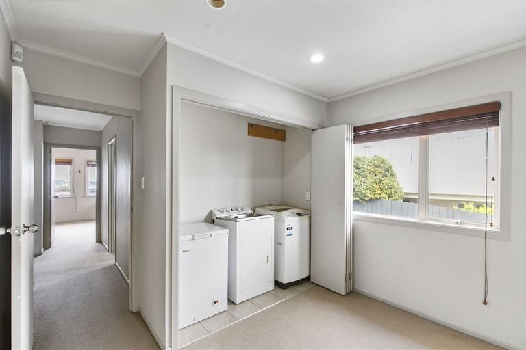 Photo of property in 92 Sunset Road, Unsworth Heights, Auckland, 0632