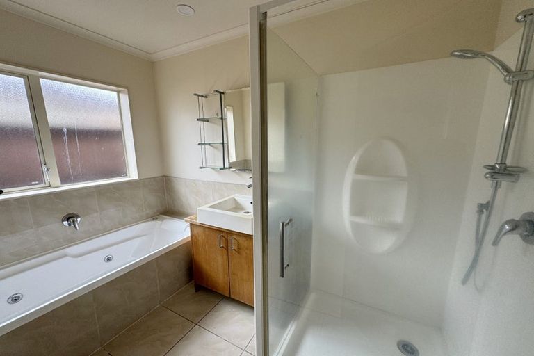 Photo of property in 16 Monash Place, Flat Bush, Auckland, 2016