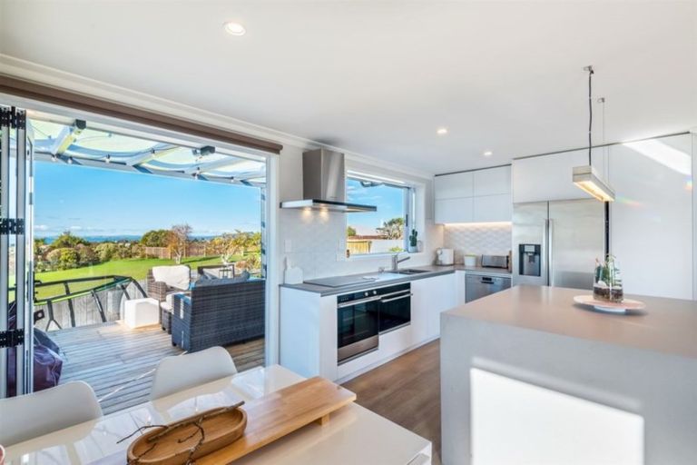 Photo of property in 1/719 East Coast Road, Browns Bay, Auckland, 0630