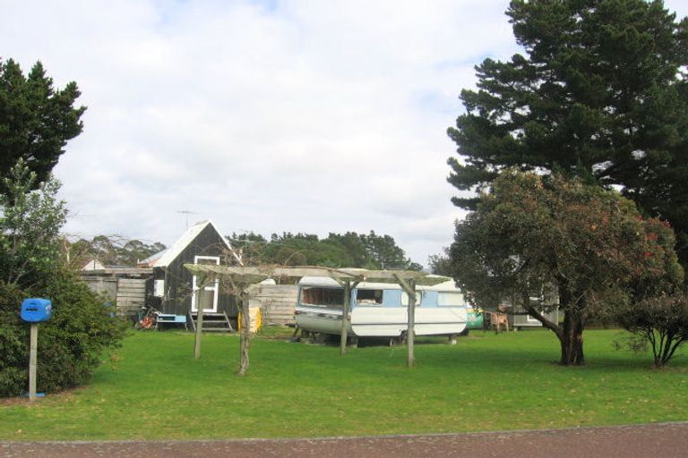 Photo of property in 100 Puriri Place, Matarangi, Whitianga, 3592