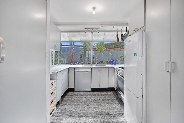 Photo of property in 3 Deverell Place, Northcross, Auckland, 0632