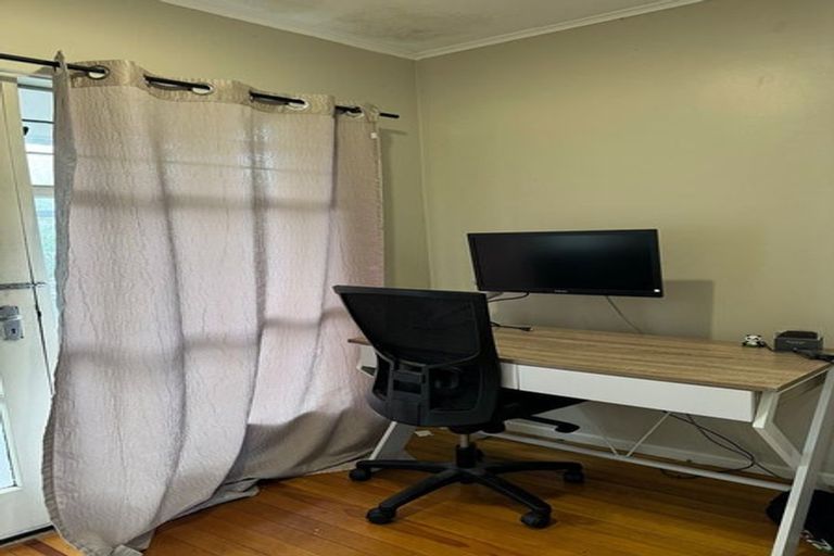 Photo of property in 19 Golf Road, New Lynn, Auckland, 0600