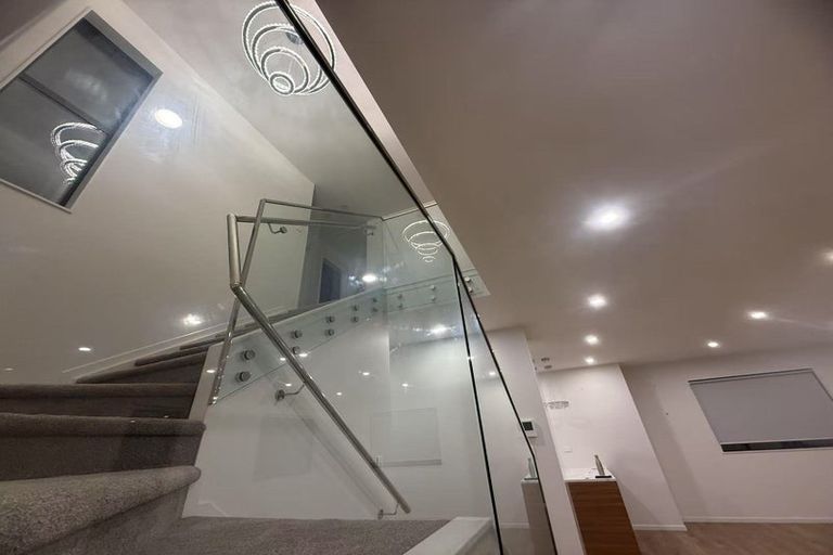 Photo of property in 142a Luckens Road, West Harbour, Auckland, 0618