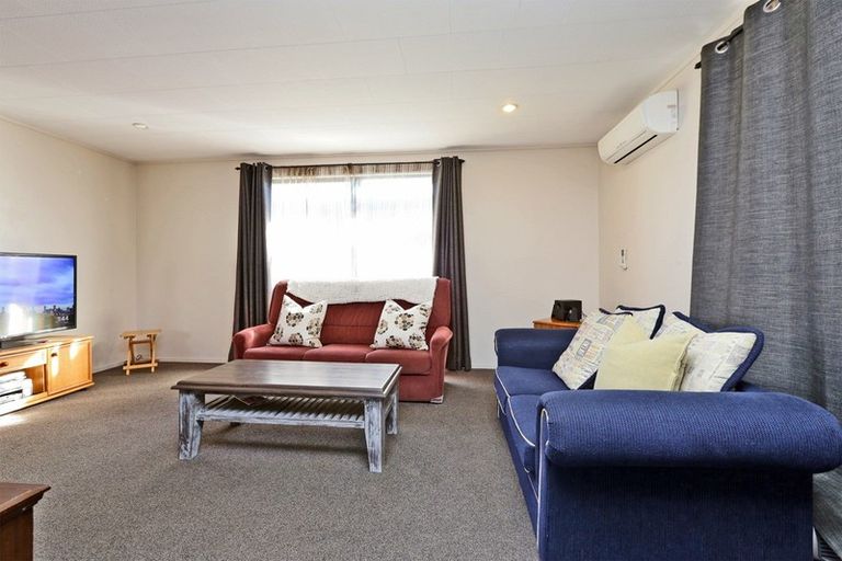 Photo of property in 2/2 Lee Road, Taradale, Napier, 4112