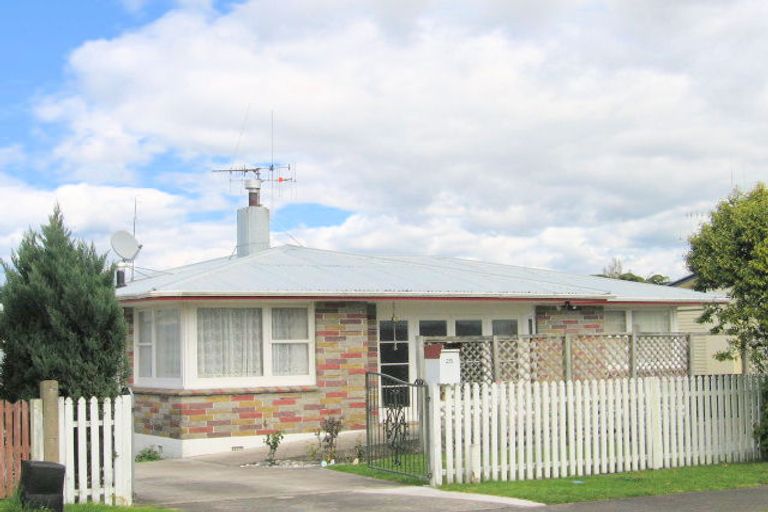 Photo of property in 25 Woodford Avenue, Brookfield, Tauranga, 3110