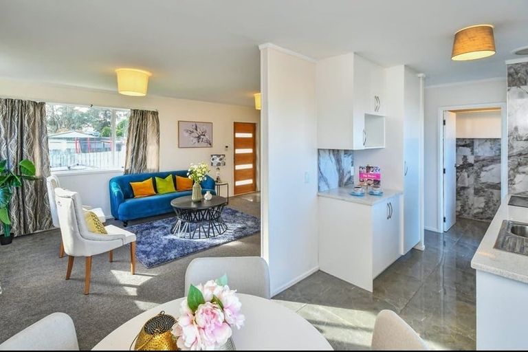 Photo of property in 2/15 Frobisher Way, Clendon Park, Auckland, 2103