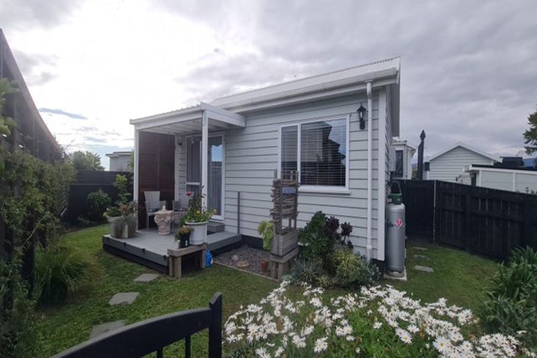 Photo of property in 39 Seagrass Place, Otaki Beach, Otaki, 5512