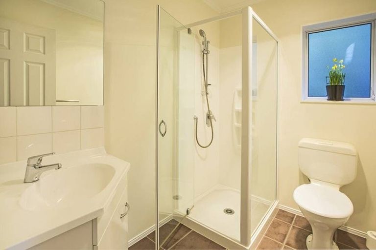 Photo of property in 2/34 Britannia Place, Half Moon Bay, Auckland, 2012