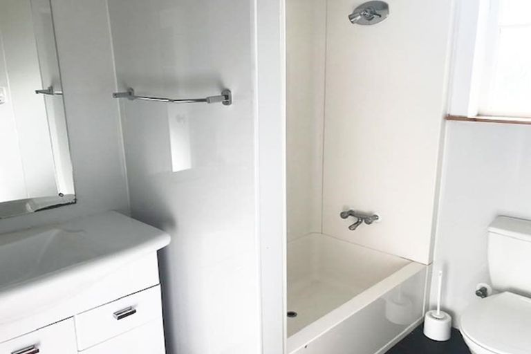 Photo of property in 17 Posa Avenue, Henderson, Auckland, 0612