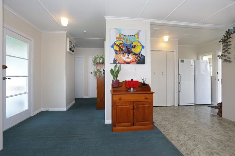 Photo of property in 25 Ngahina Street, Marton, 4710
