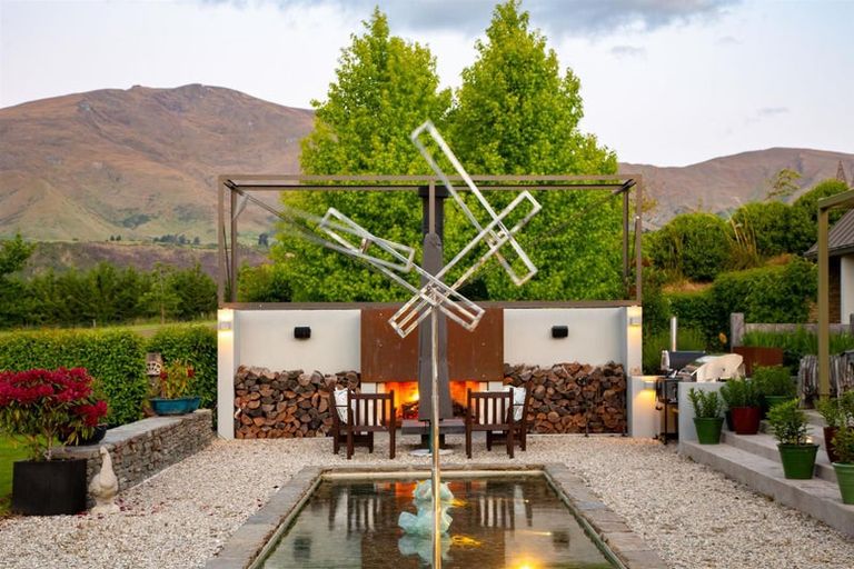 Photo of property in 8 Bendemeer Lane, Lake Hayes, Queenstown, 9371