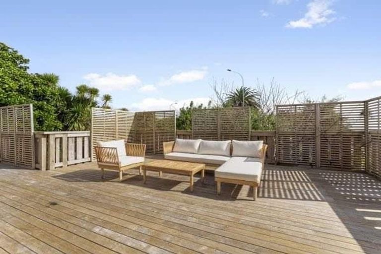 Photo of property in 6 Ngaio Street, Strandon, New Plymouth, 4312