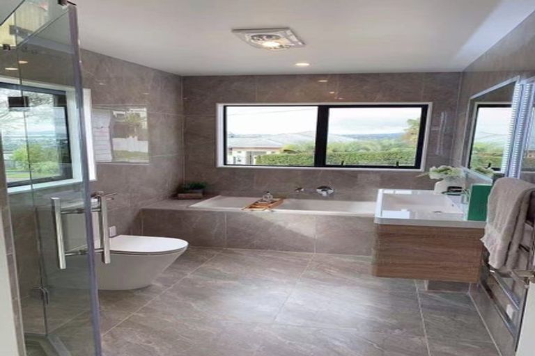 Photo of property in 142a Luckens Road, West Harbour, Auckland, 0618