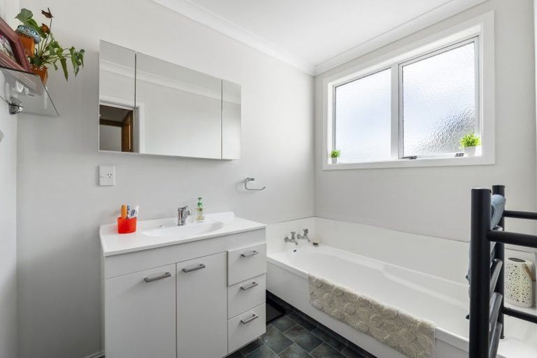 Photo of property in 8 Orlando Street, Stratford, 4332