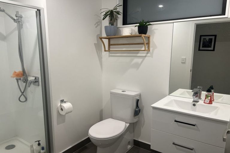 Photo of property in 5/15 Chivalry Road, Glenfield, Auckland, 0629