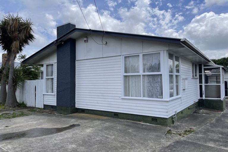 Photo of property in 489 Massey Road, Mangere, Auckland, 2022