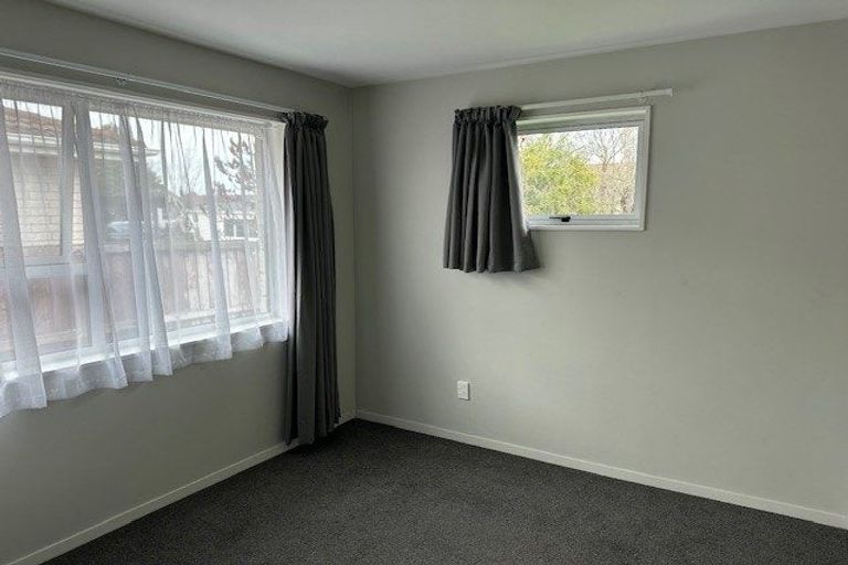 Photo of property in 82 Lowry Avenue, Redwood, Christchurch, 8051