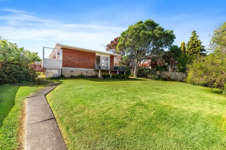 Photo of property in 2/4212a Great North Road, Glendene, Auckland, 0602