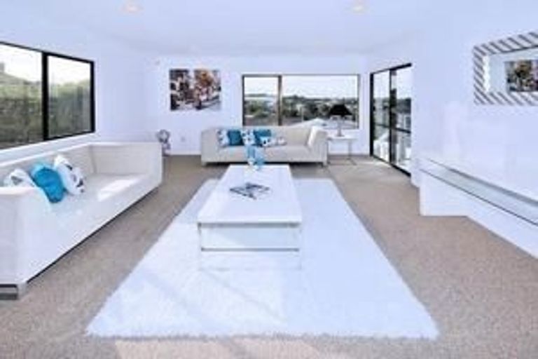 Photo of property in 9 Wilmington Place, Forrest Hill, Auckland, 0620