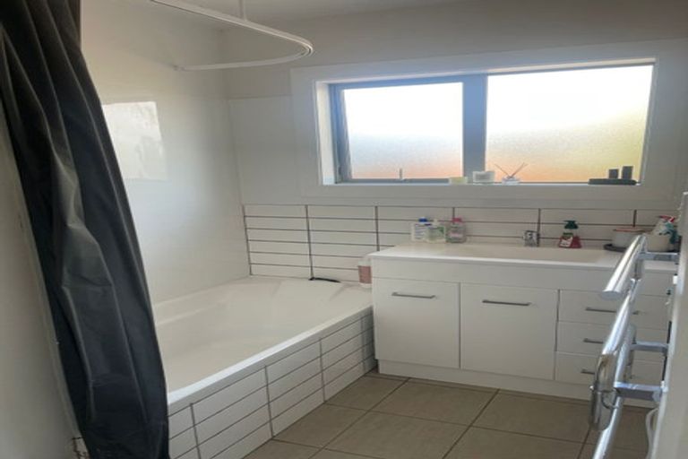 Photo of property in 2/74 Garreg Road, Bryndwr, Christchurch, 8052