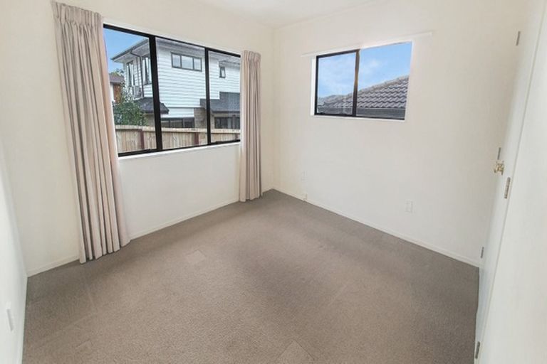 Photo of property in 1/111 Sturges Road, Henderson, Auckland, 0612