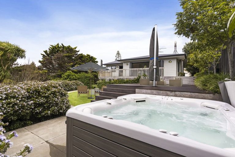 Photo of property in 19 Reydon Place, Cockle Bay, Auckland, 2014