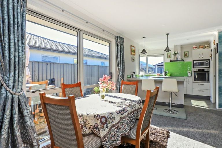 Photo of property in 8 Manganui Place, Te Awa, Napier, 4110