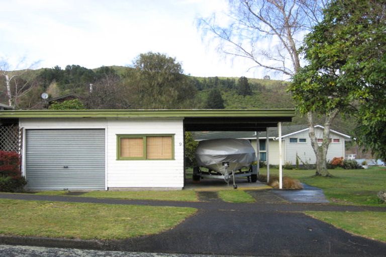 Photo of property in 9 Kenrigg Road East, Kinloch, Taupo, 3377