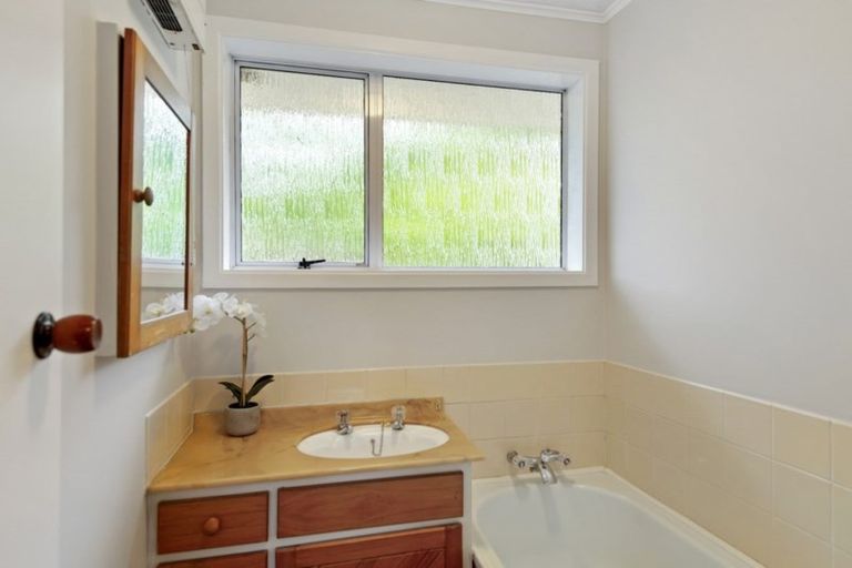 Photo of property in 33 Fenhall Street, Russley, Christchurch, 8042