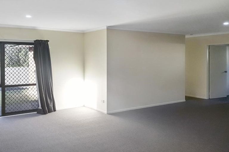 Photo of property in 24 Rock Daisy Crescent, Mangere, Auckland, 2022