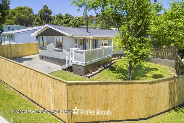 Photo of property in 90 Norana Road, Timberlea, Upper Hutt, 5018