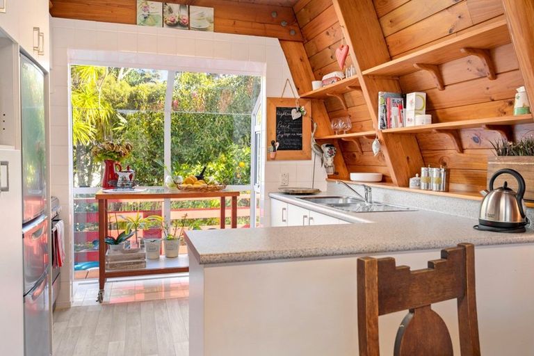 Photo of property in 34 Ferry Parade, Herald Island, Auckland, 0618