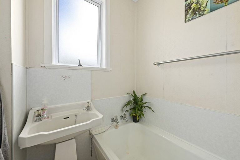 Photo of property in 47 Shearer Crescent, Naenae, Lower Hutt, 5011