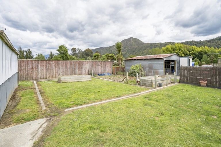 Photo of property in 20 Hampden Street, Murchison, 7007