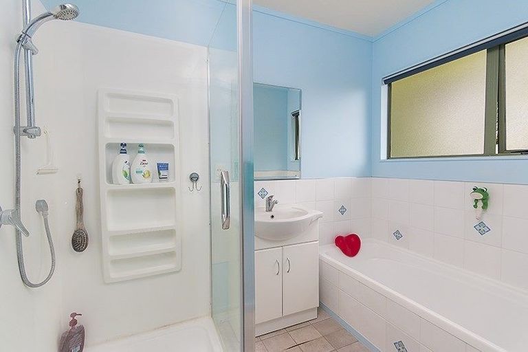 Photo of property in 16b Rossiter Avenue, Waiuku, 2123