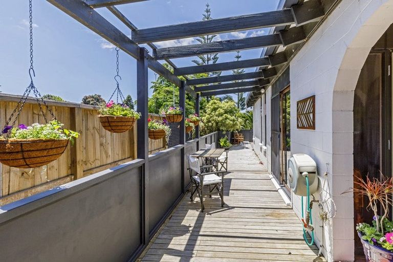 Photo of property in 1/6 Bronwyn Place, Torbay, Auckland, 0630