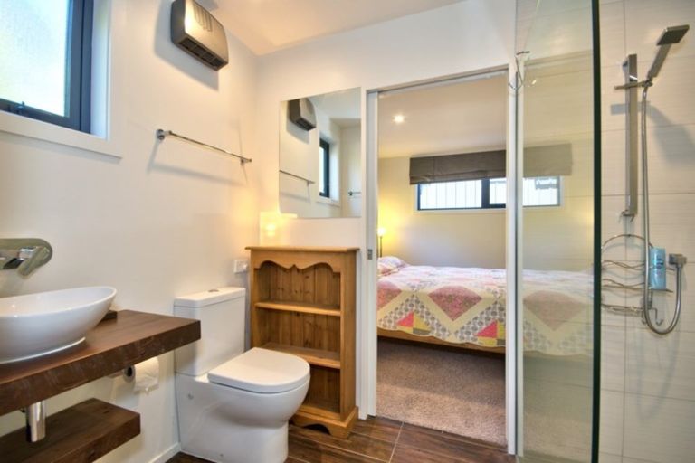 Photo of property in 33 Rannoch Drive, Jacks Point, Queenstown, 9371