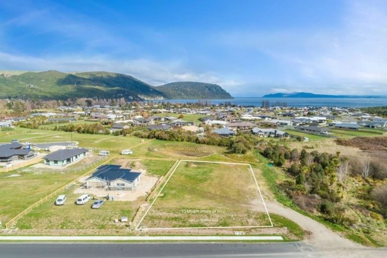 Photo of property in 15 Kahikatea Drive, Kinloch, Taupo, 3377