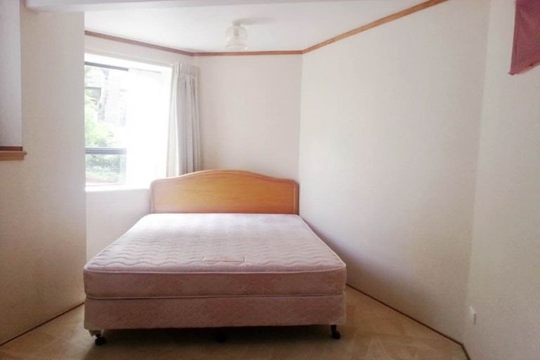 Photo of property in 166 Chelsea View Drive, Chatswood, Auckland, 0626