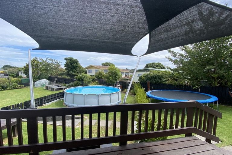 Photo of property in 7 Newbury Place, Waitara, 4320