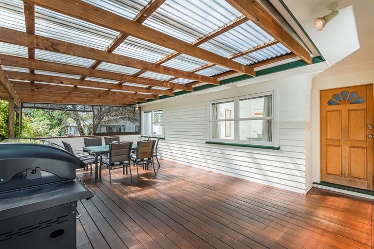 Photo of property in 1/1 Tallington Crescent, Torbay, Auckland, 0630