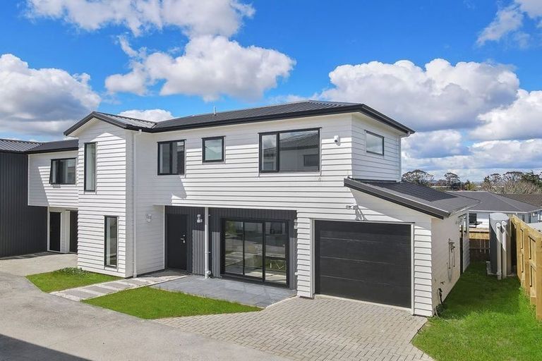 Photo of property in 17a Massine Place, Randwick Park, Auckland, 2105