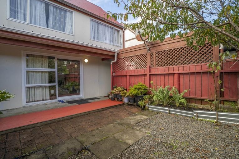 Photo of property in 19 Hollydale Grove, Churton Park, Wellington, 6037